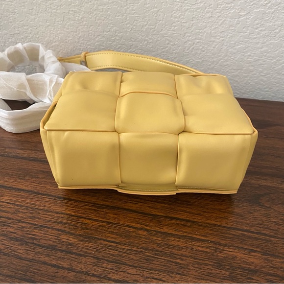 Puffy Patent Leather Yellow Intrecciato Cassette Bag Weave Crossbody B6 - Picture 8 of 12